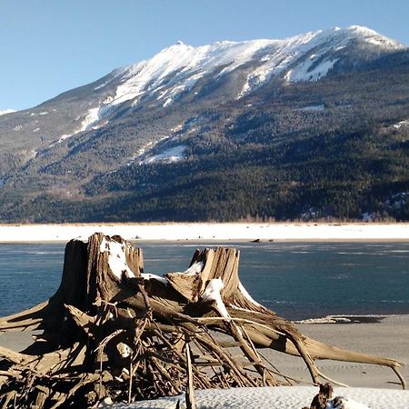 Mulvehill Creek Wilderness Inn And Wedding Chapel Revelstoke Eksteriør billede