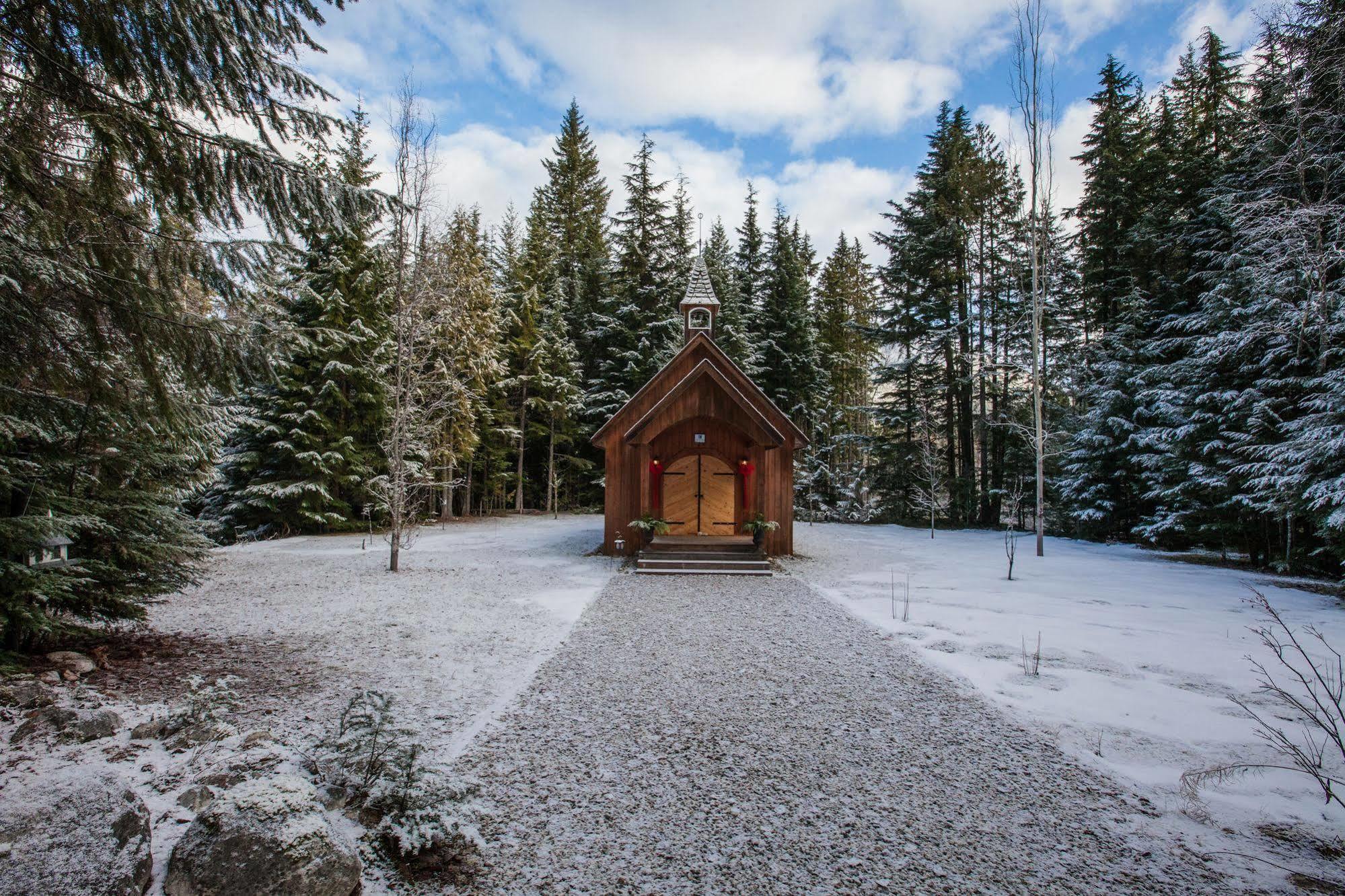 Mulvehill Creek Wilderness Inn And Wedding Chapel Revelstoke Eksteriør billede