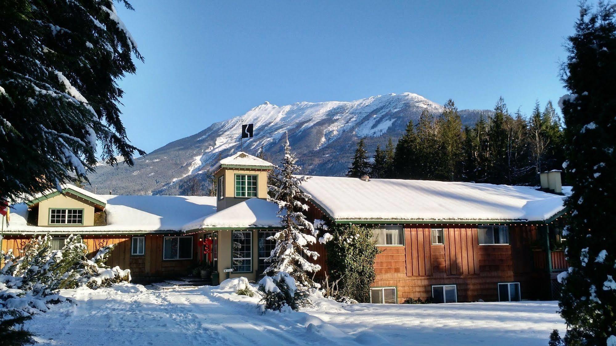 Mulvehill Creek Wilderness Inn And Wedding Chapel Revelstoke Eksteriør billede