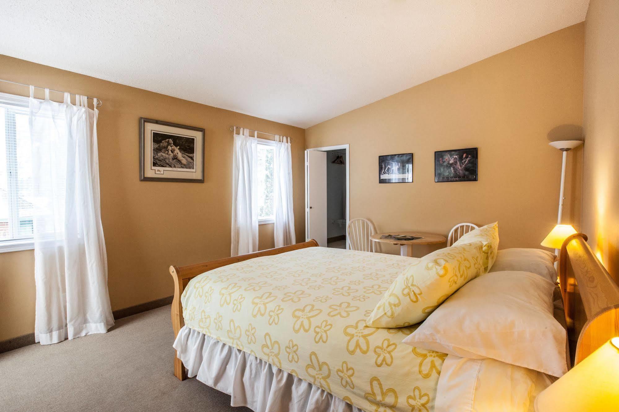 Mulvehill Creek Wilderness Inn And Wedding Chapel Revelstoke Eksteriør billede