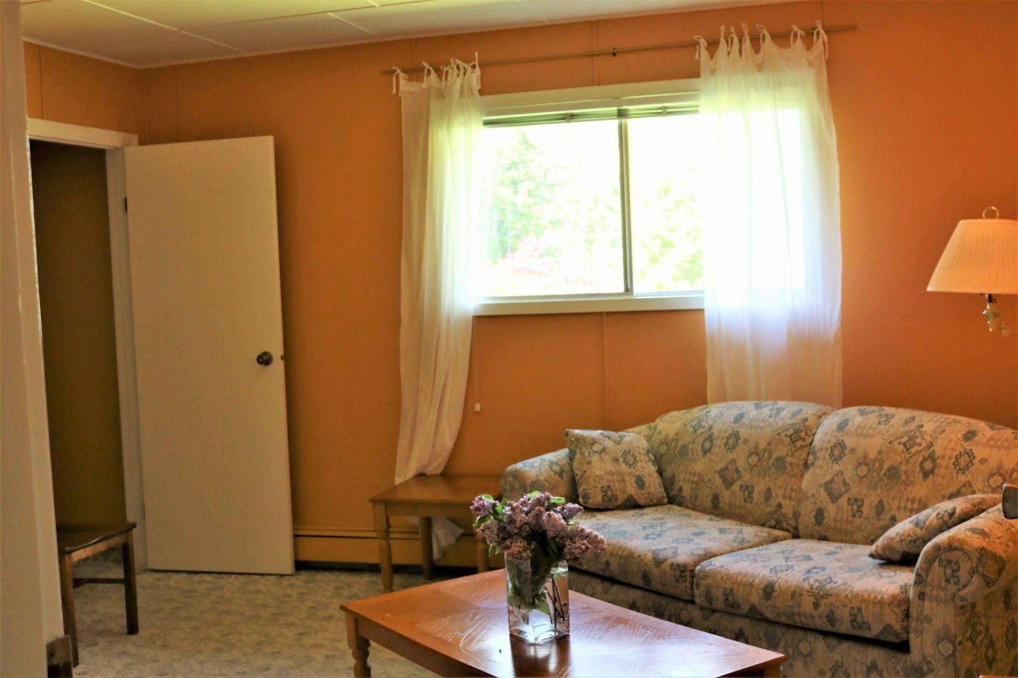 Mulvehill Creek Wilderness Inn And Wedding Chapel Revelstoke Eksteriør billede