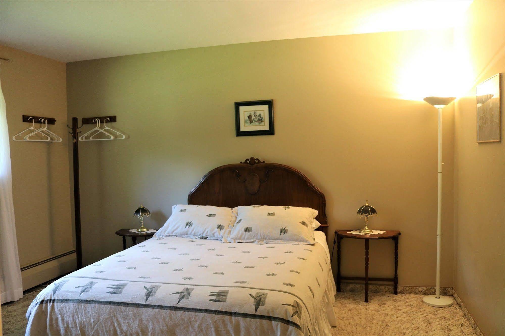 Mulvehill Creek Wilderness Inn And Wedding Chapel Revelstoke Eksteriør billede